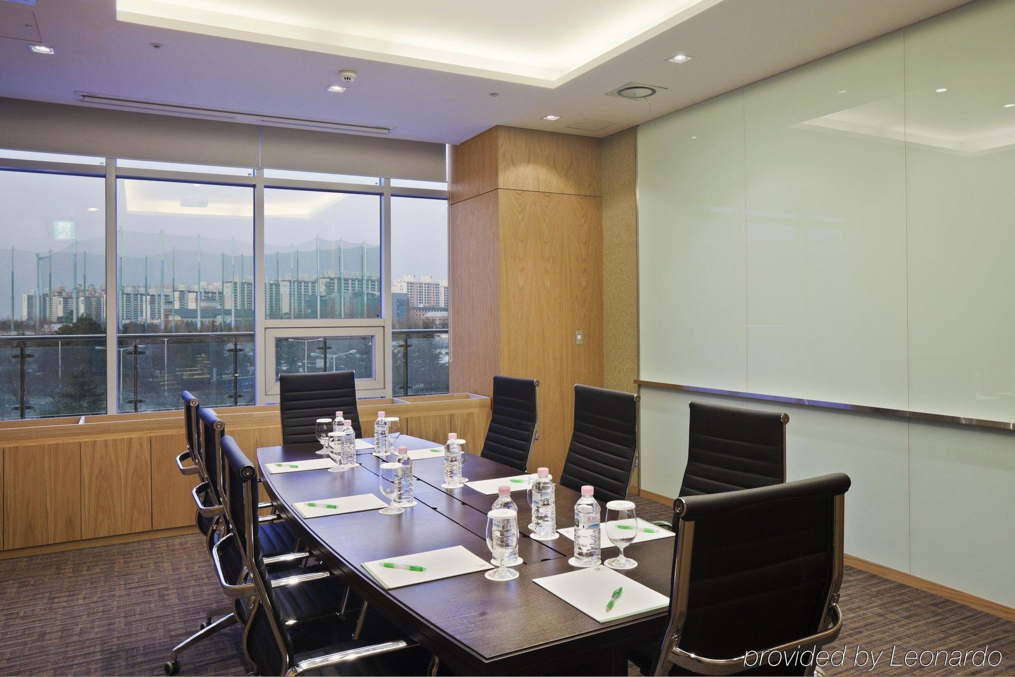 Отель Ramada Plaza By Wyndham Gwangju Кванджу Экстерьер фото