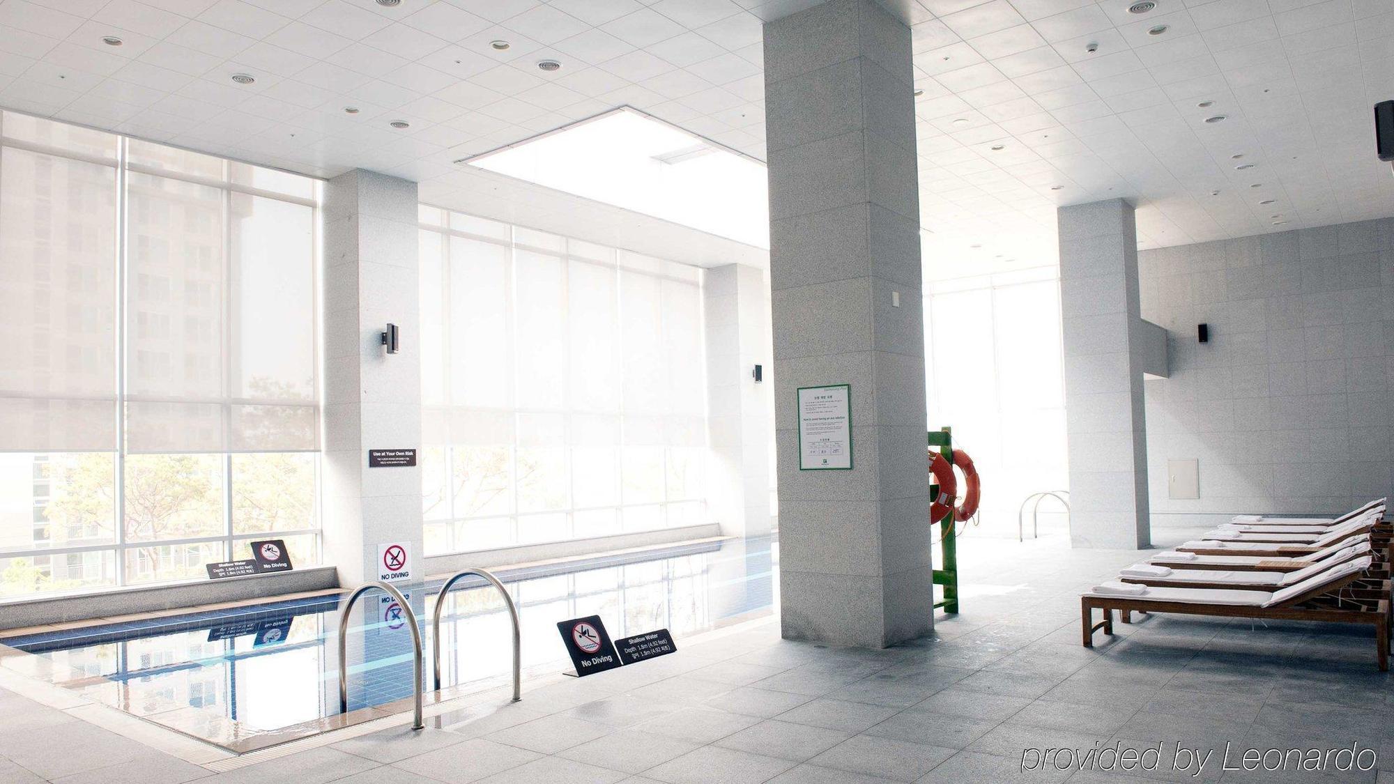 Отель Ramada Plaza By Wyndham Gwangju Кванджу Экстерьер фото