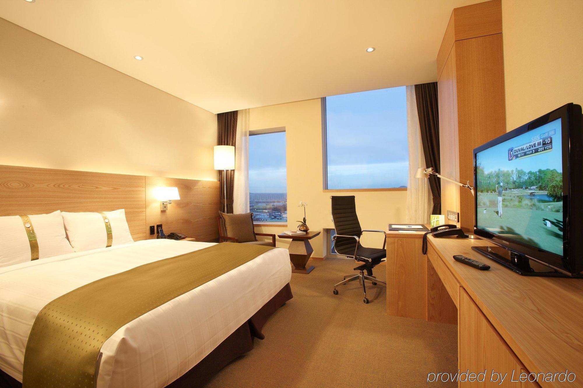 Отель Ramada Plaza By Wyndham Gwangju Кванджу Экстерьер фото