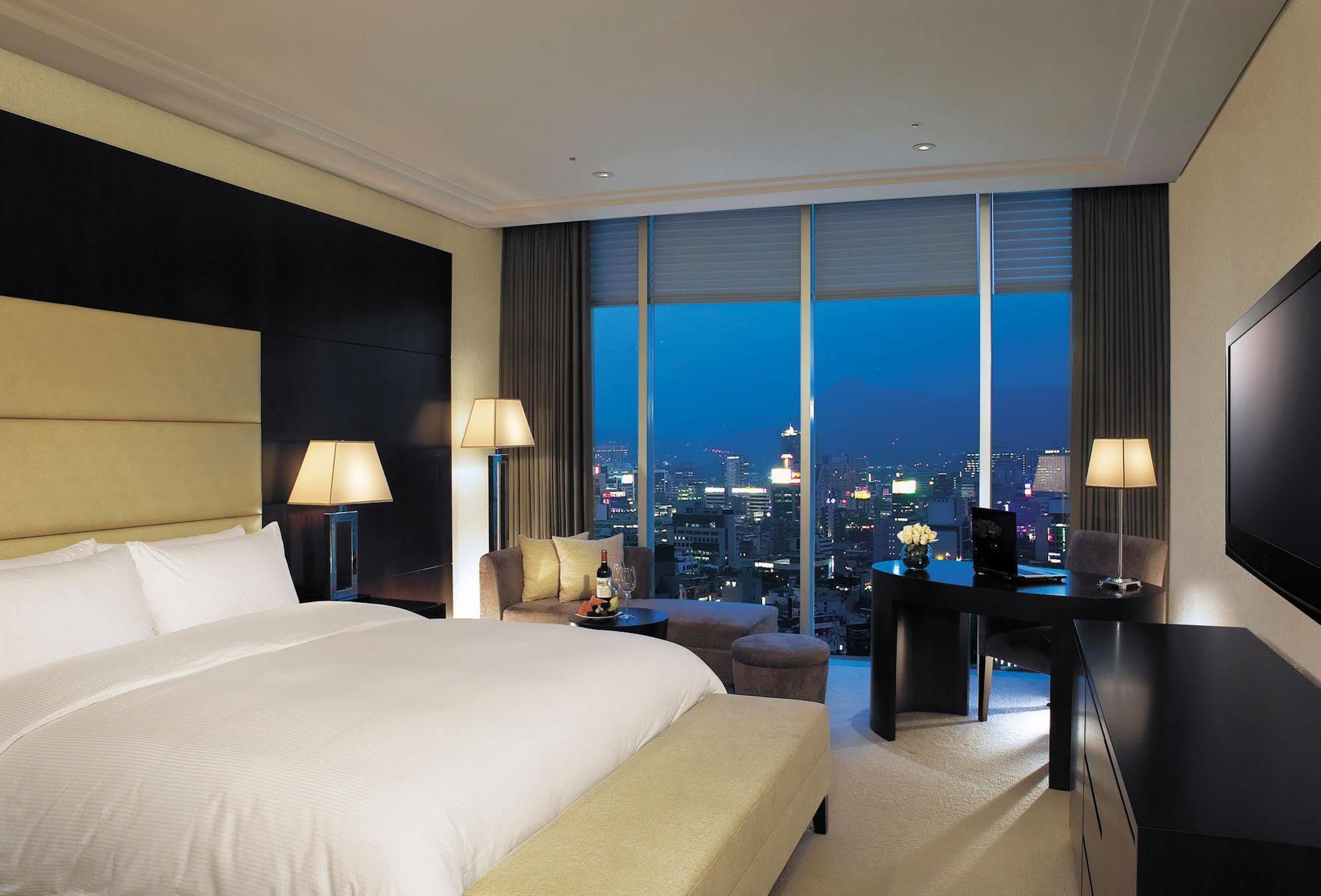 Отель Ramada Plaza By Wyndham Gwangju Кванджу Экстерьер фото