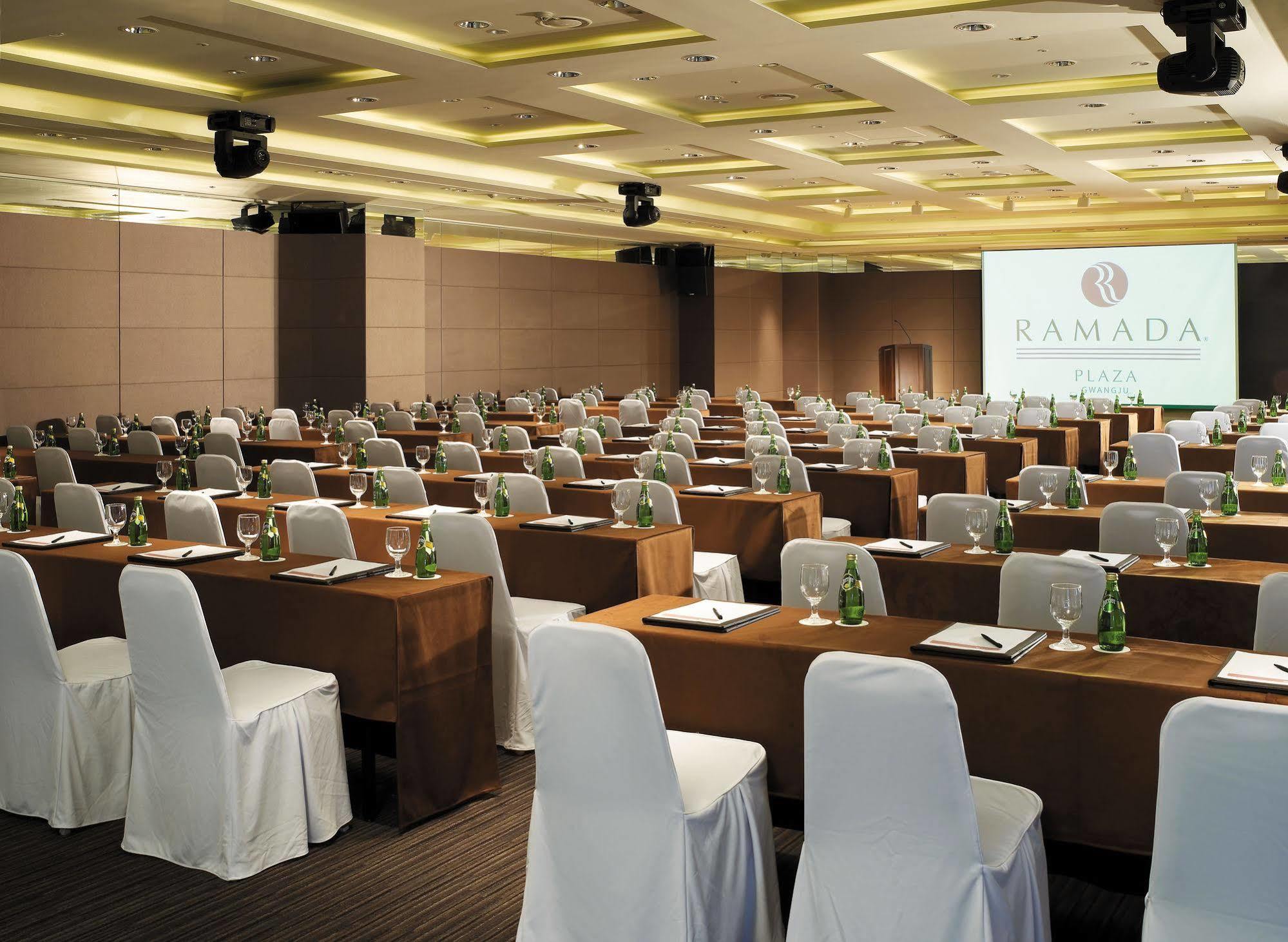 Отель Ramada Plaza By Wyndham Gwangju Кванджу Экстерьер фото