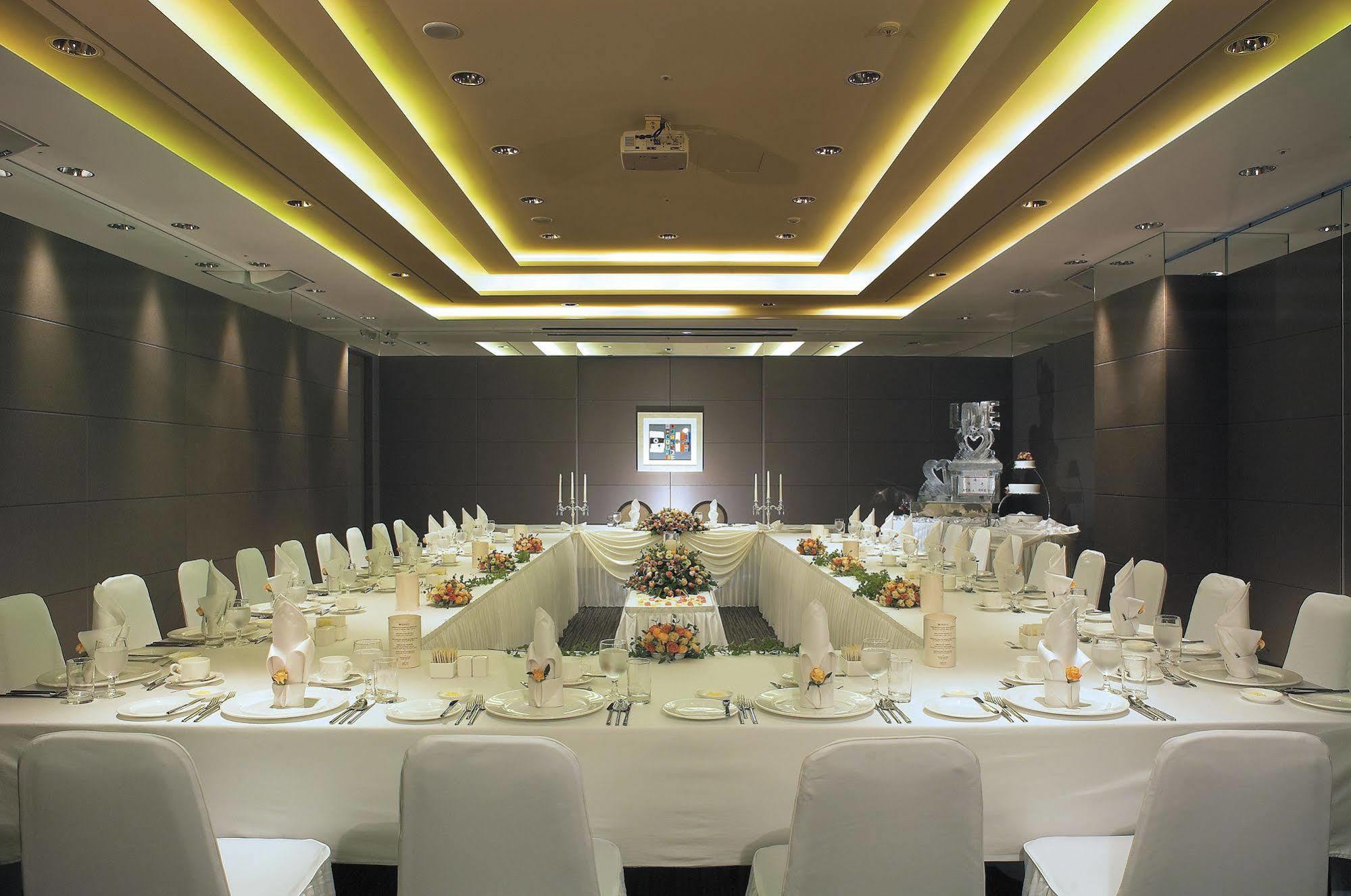 Отель Ramada Plaza By Wyndham Gwangju Кванджу Экстерьер фото